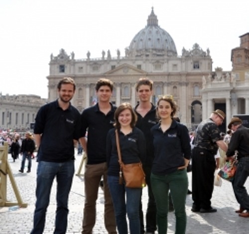 Les étudiants à Rome pour la double canonisation