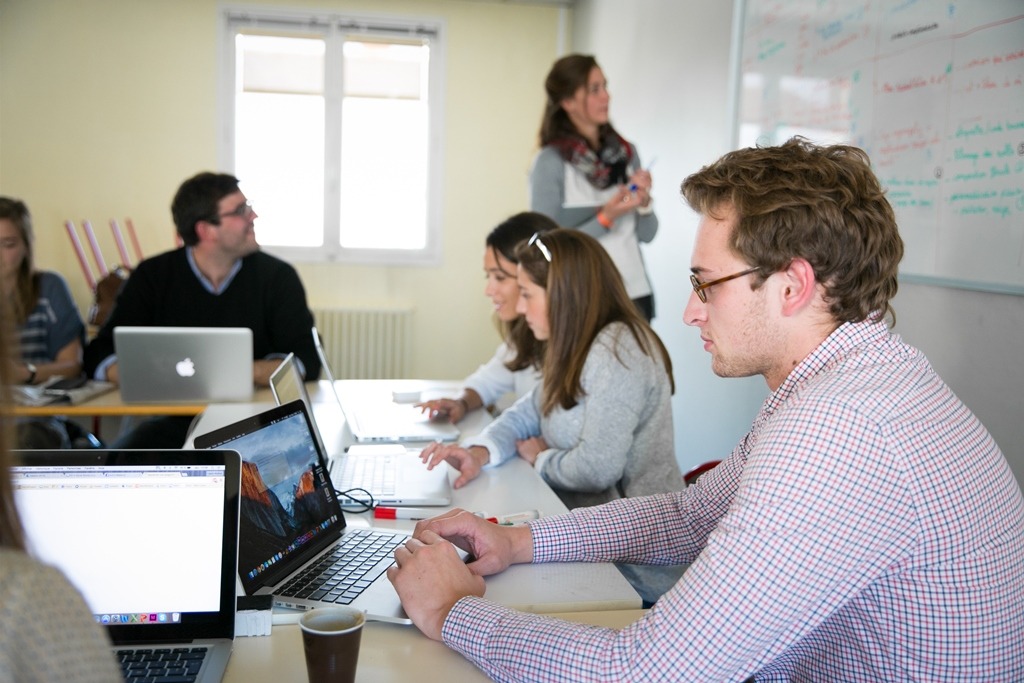Intervention en management auprès des étudiants en communication