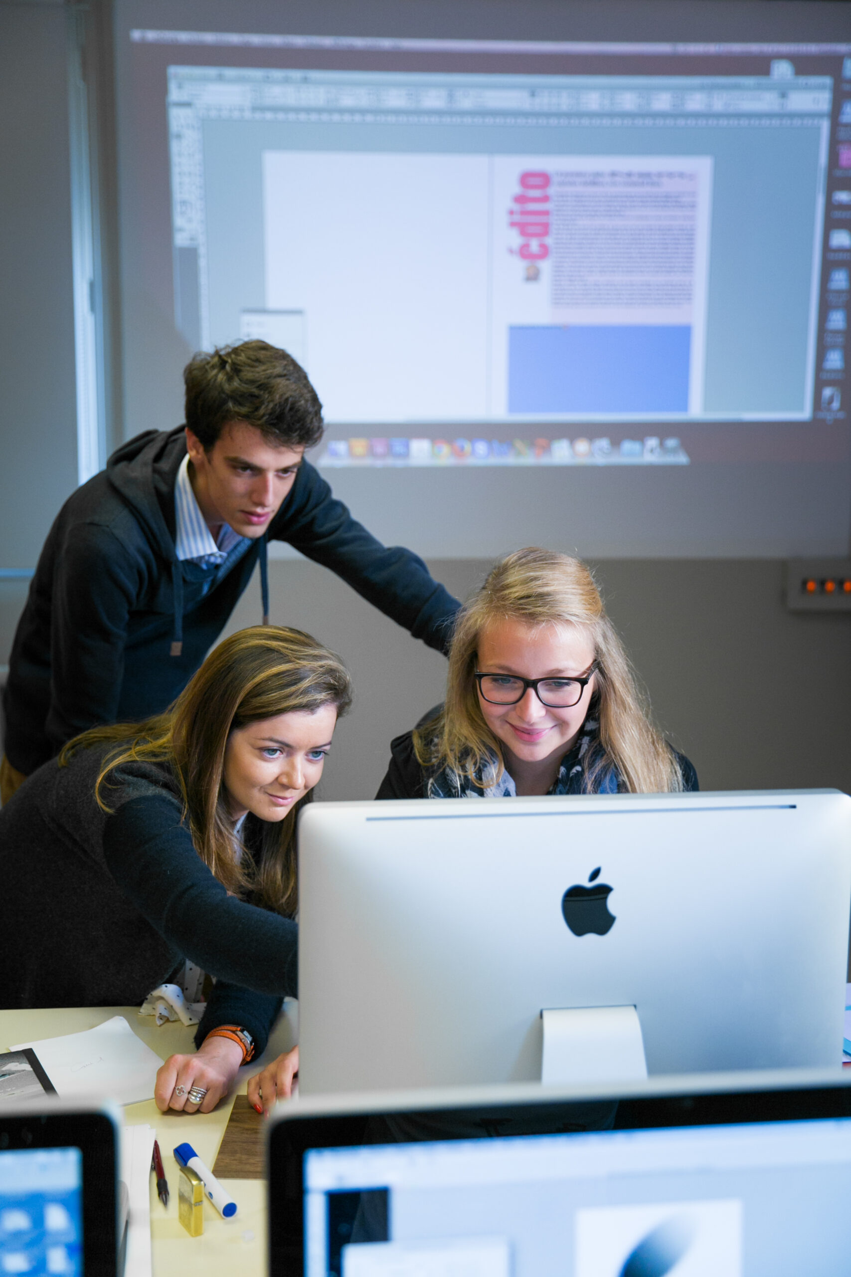 étudiants travaillant en micro-agences