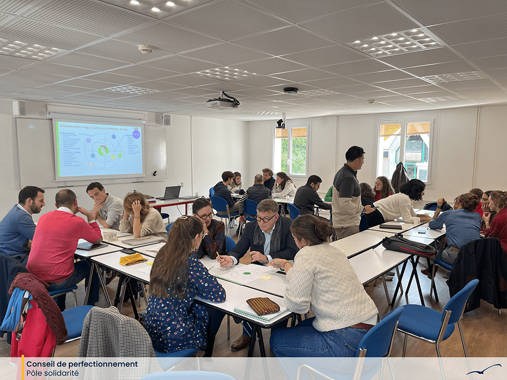 Les membres du conseil de perfectionnement - pôle solidarité en atelier de design thinking